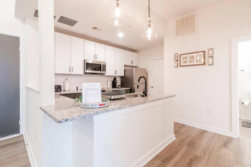 Charming Cozy Apartment With Wi-Fi & Free Parking Charlotte Exterior foto